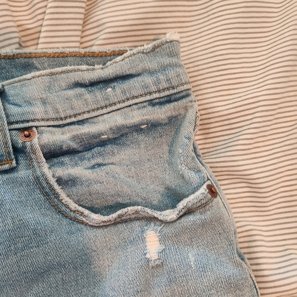 Abercrombie The Skinny High Rise size 33/16 jeans - Picture 5 of 9